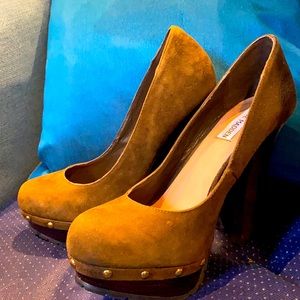 STEVE MADDEN, womens size 9 heels , treaded soles,  very good condition.